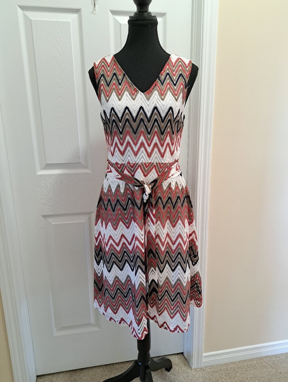 Suzy Shier Midi Dress Womens Size Medium Zig Zag Pattern Sleeveless NWT